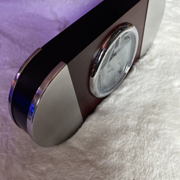 Atomic Radio Controlled Digital Desk Clock Woodgrain Silver Battery Operated - Picture 7 of 7